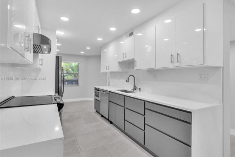 Condominio en venta en Coconut Creek, Florida, 2 dormitorios, 107.49 m2 № 1994399 - foto 5