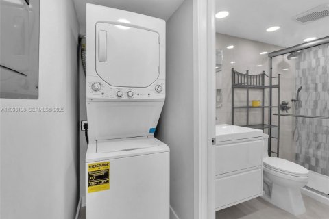 Condominio en venta en Coconut Creek, Florida, 2 dormitorios, 107.49 m2 № 1994399 - foto 27