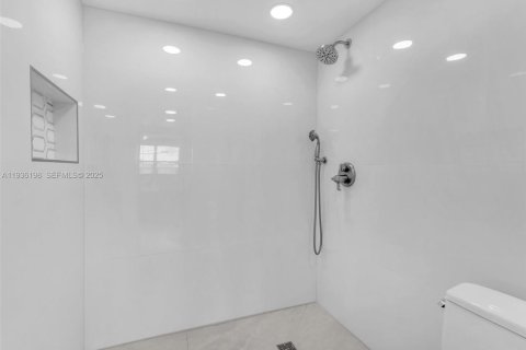 Condominio en venta en Coconut Creek, Florida, 2 dormitorios, 107.49 m2 № 1994399 - foto 18