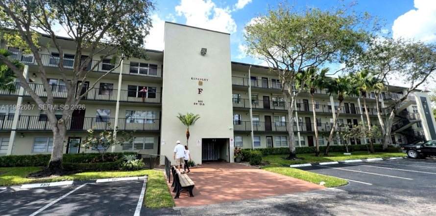 Condominio en Pembroke Pines, Florida, 1 dormitorio  № 2049394