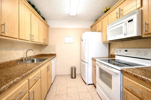 Condominio en venta en Pembroke Pines, Florida, 1 dormitorio, 63.64 m2 № 2049394 - foto 16