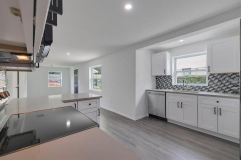Propiedad comercial en venta en Saint Petersburg, Florida, 10 dormitorios, 466 m2 № 1530538 - foto 17