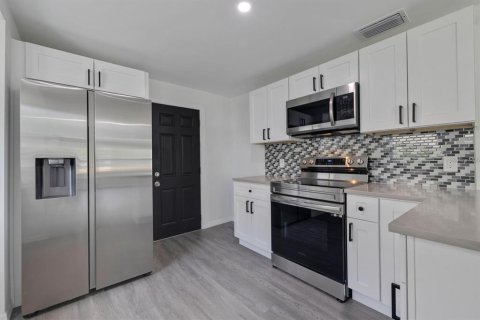 Propiedad comercial en venta en Saint Petersburg, Florida, 10 dormitorios, 466 m2 № 1530538 - foto 16
