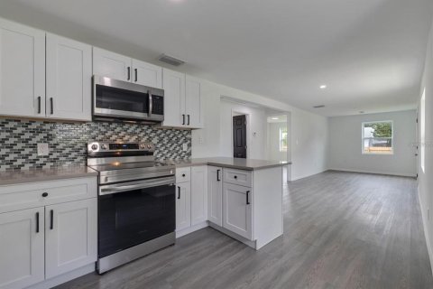 Propiedad comercial en venta en Saint Petersburg, Florida, 10 dormitorios, 466 m2 № 1530538 - foto 19