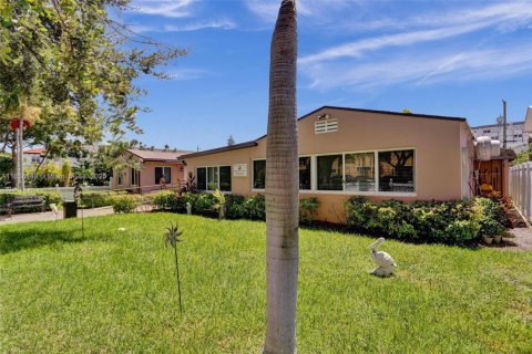 Commercial property in Hollywood, Florida № 1865410 - photo 7