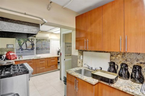Commercial property in Hollywood, Florida № 1865410 - photo 26