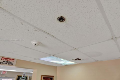 Commercial property in Hollywood, Florida № 1865410 - photo 28