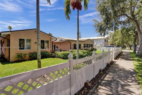 Commercial property in Hollywood, Florida № 1865410 - photo 3