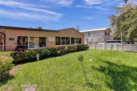 Commercial property in Hollywood, Florida № 1865410 - photo 9