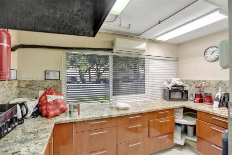 Commercial property in Hollywood, Florida № 1865410 - photo 27