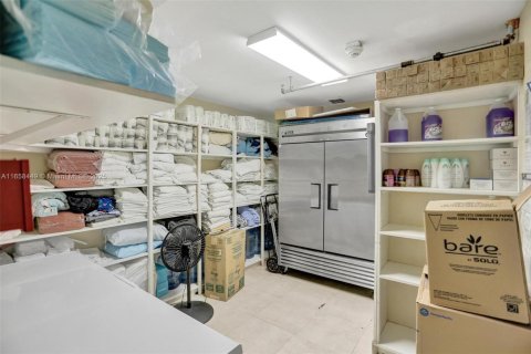 Commercial property in Hollywood, Florida № 1865410 - photo 14