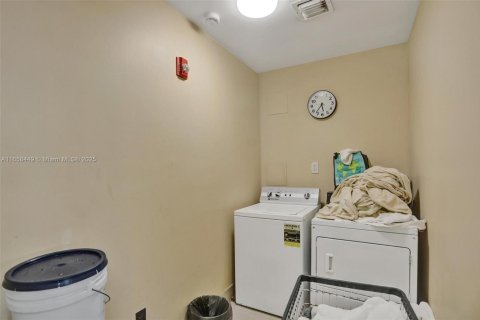 Commercial property in Hollywood, Florida № 1865410 - photo 19