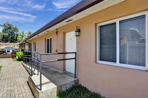 Commercial property in Hollywood, Florida № 1865410 - photo 6