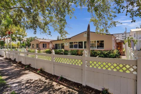Commercial property in Hollywood, Florida № 1865410 - photo 2