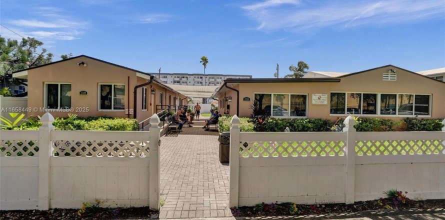 Commercial property in Hollywood, Florida № 1865410