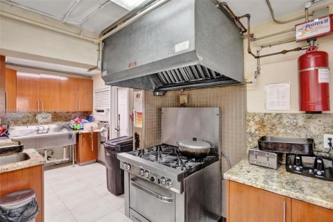 Commercial property in Hollywood, Florida № 1865410 - photo 22