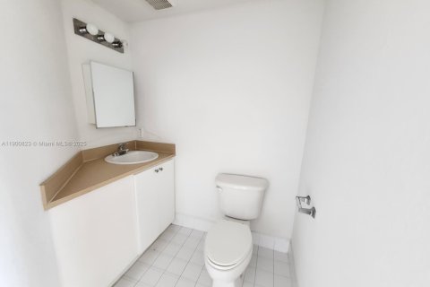 Apartamento en alquiler en Miami, Florida, 2 dormitorios № 1952094 - foto 24