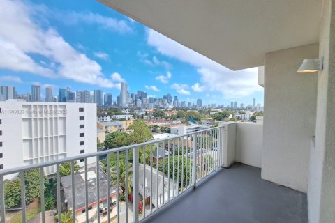 Apartamento en alquiler en Miami, Florida, 2 dormitorios № 1952094 - foto 17