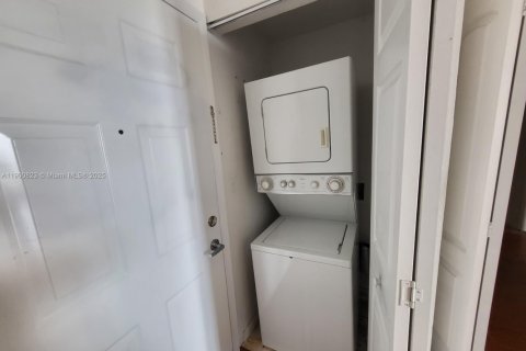 Apartamento en alquiler en Miami, Florida, 2 dormitorios № 1952094 - foto 27