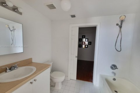Apartamento en alquiler en Miami, Florida, 2 dormitorios № 1952094 - foto 29