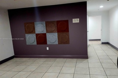 Apartamento en alquiler en Miami, Florida, 2 dormitorios № 1952094 - foto 3