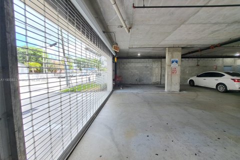 Apartamento en alquiler en Miami, Florida, 2 dormitorios № 1952094 - foto 12