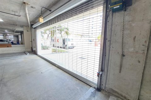 Apartamento en alquiler en Miami, Florida, 2 dormitorios № 1952094 - foto 13