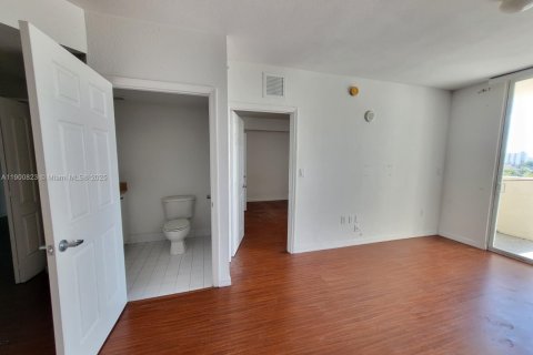 Apartamento en alquiler en Miami, Florida, 2 dormitorios № 1952094 - foto 20