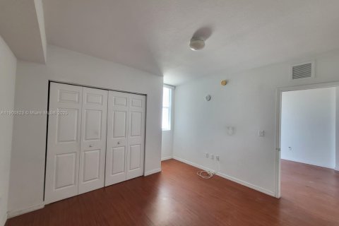 Apartamento en alquiler en Miami, Florida, 2 dormitorios № 1952094 - foto 23