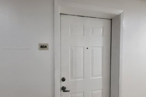 Apartamento en alquiler en Miami, Florida, 2 dormitorios № 1952094 - foto 18