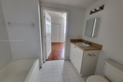 Apartamento en alquiler en Miami, Florida, 2 dormitorios № 1952094 - foto 28