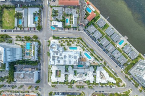Condominio en alquiler en Fort Lauderdale, Florida, 1 dormitorio, 76.74 m2 № 786525 - foto 1