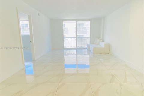 Кондоминиум с 1 спальней в Майами-Бич, Флорида № 2020286