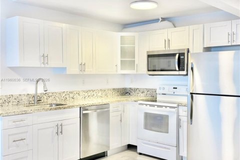 Снять в аренду кондоминиум в Майами-Бич, Флорида 1 спальня, 60.85м2, № 2020286 - фото 3