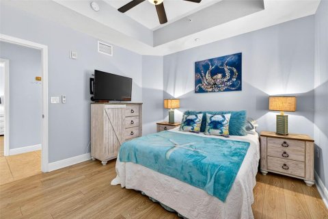 Condo in Redington Shores, Florida, 3 bedrooms № 2102000 - photo 18