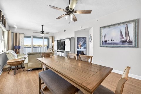 Condo in Redington Shores, Florida, 3 bedrooms № 2102000 - photo 13