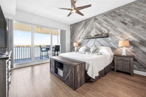 Condo in Redington Shores, Florida, 3 bedrooms № 2102000 - photo 26