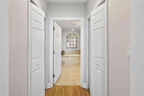 Condo in Redington Shores, Florida, 3 bedrooms № 2102000 - photo 30