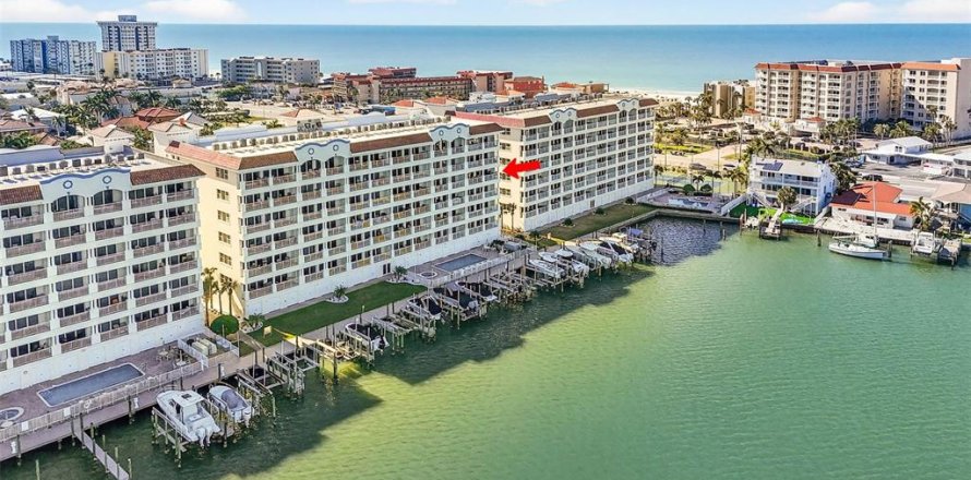 Condo in Redington Shores, Florida, 3 bedrooms № 2102000
