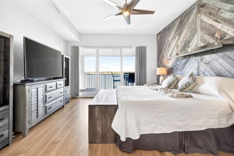 Condo in Redington Shores, Florida, 3 bedrooms № 2102000 - photo 27