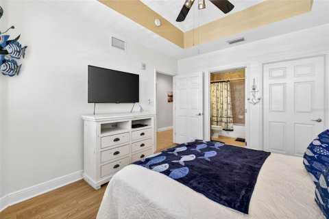 Condo in Redington Shores, Florida, 3 bedrooms № 2102000 - photo 23