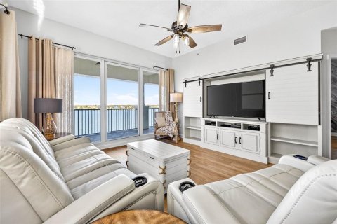 Condo in Redington Shores, Florida, 3 bedrooms № 2102000 - photo 15