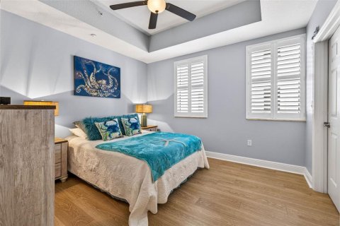 Condo in Redington Shores, Florida, 3 bedrooms № 2102000 - photo 17