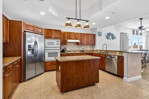 Condo in Redington Shores, Florida, 3 bedrooms № 2102000 - photo 7