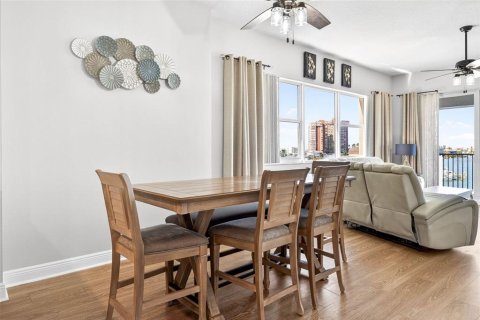 Condo in Redington Shores, Florida, 3 bedrooms № 2102000 - photo 12
