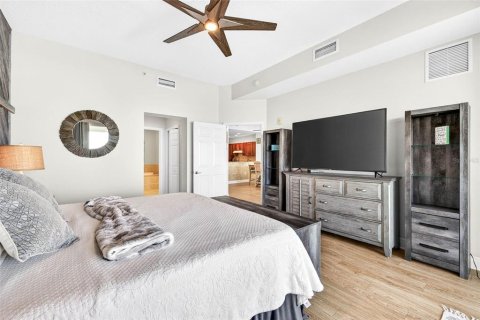 Condo in Redington Shores, Florida, 3 bedrooms № 2102000 - photo 28