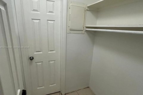 Immobilier commercial à louer à Hollywood, Floride: 209.77 m2 № 2412247 - photo 9