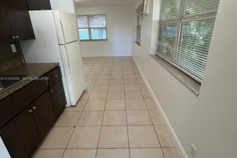Immobilier commercial à louer à Hollywood, Floride: 209.77 m2 № 2412247 - photo 3