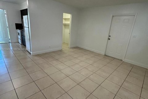 Immobilier commercial à louer à Hollywood, Floride: 209.77 m2 № 2412247 - photo 8