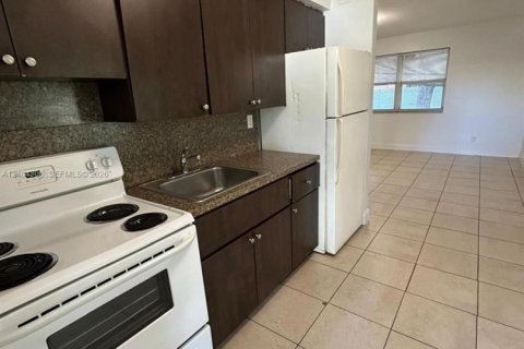 Immobilier commercial à louer à Hollywood, Floride: 209.77 m2 № 2412247 - photo 2